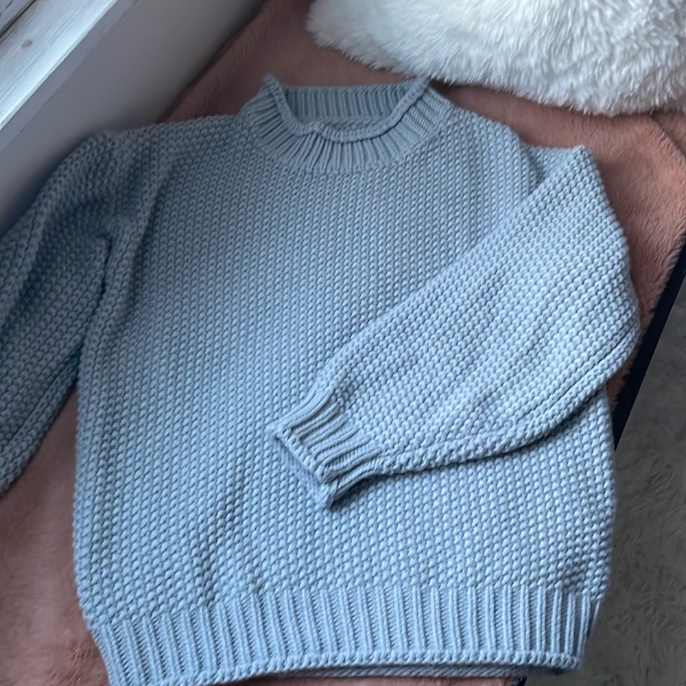 Light gray mock neck sweater sz SM